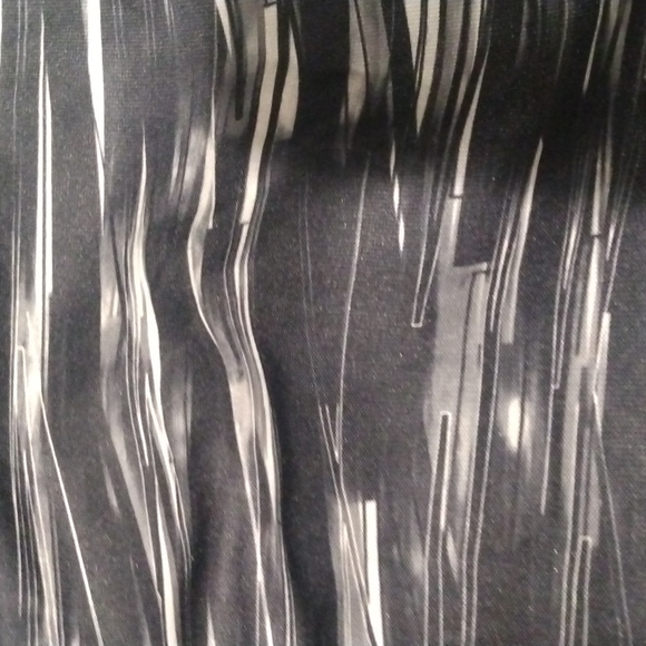 PUMA Hooded Asymmetrical Jacket AOP - Picture 6 of 9